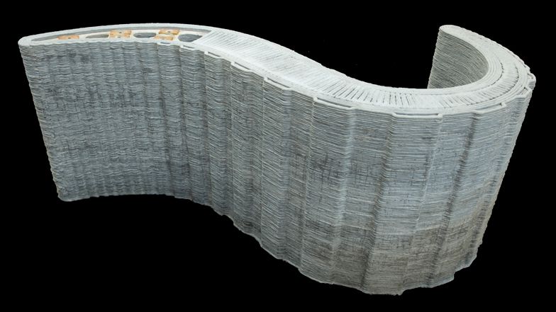 Zvlněný dílec z 3D tištěného kompozitu s vnitřní žebrovou strukturou